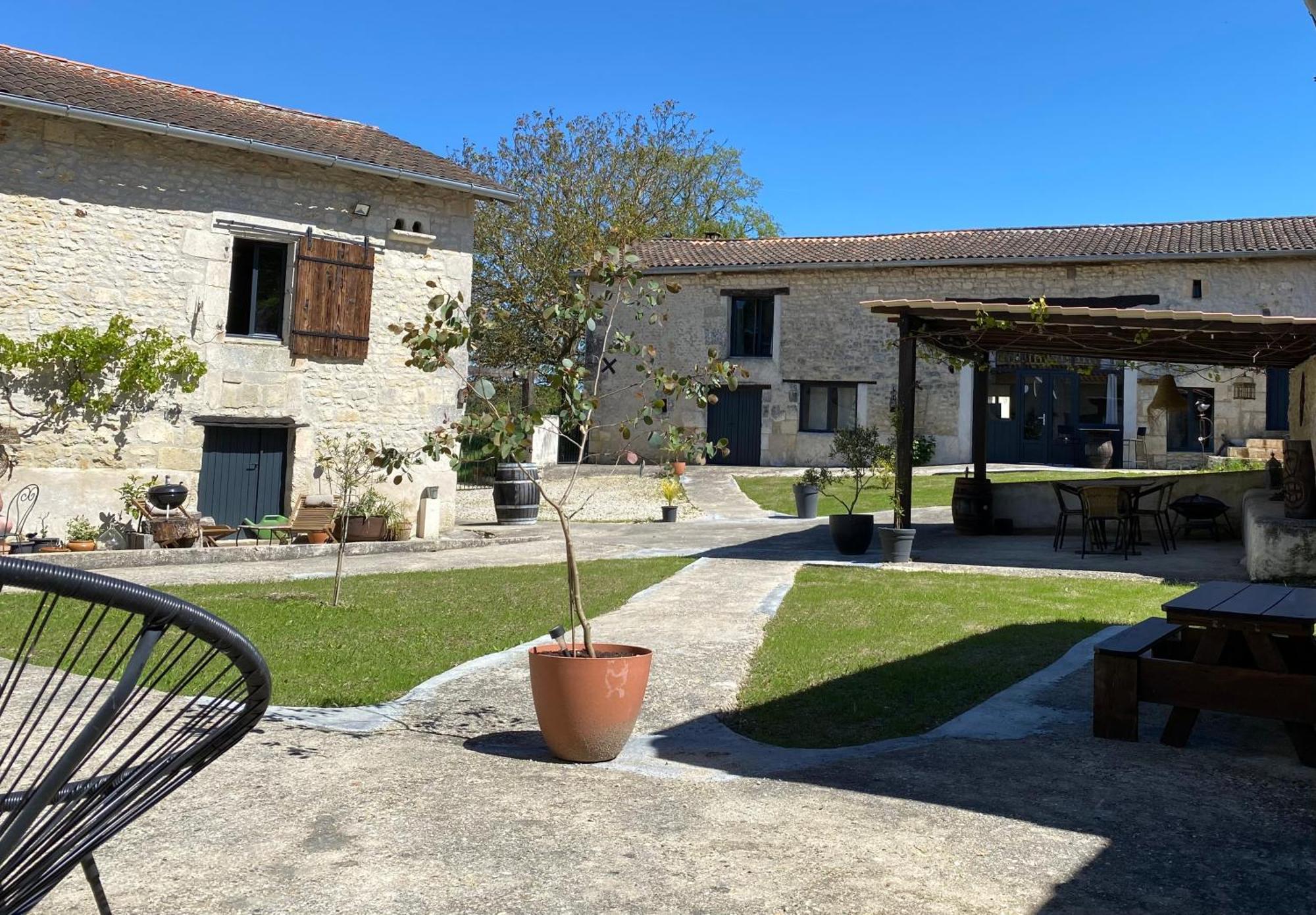 Metairie Des Gacheries Champagne-et-Fontaine Exterior foto