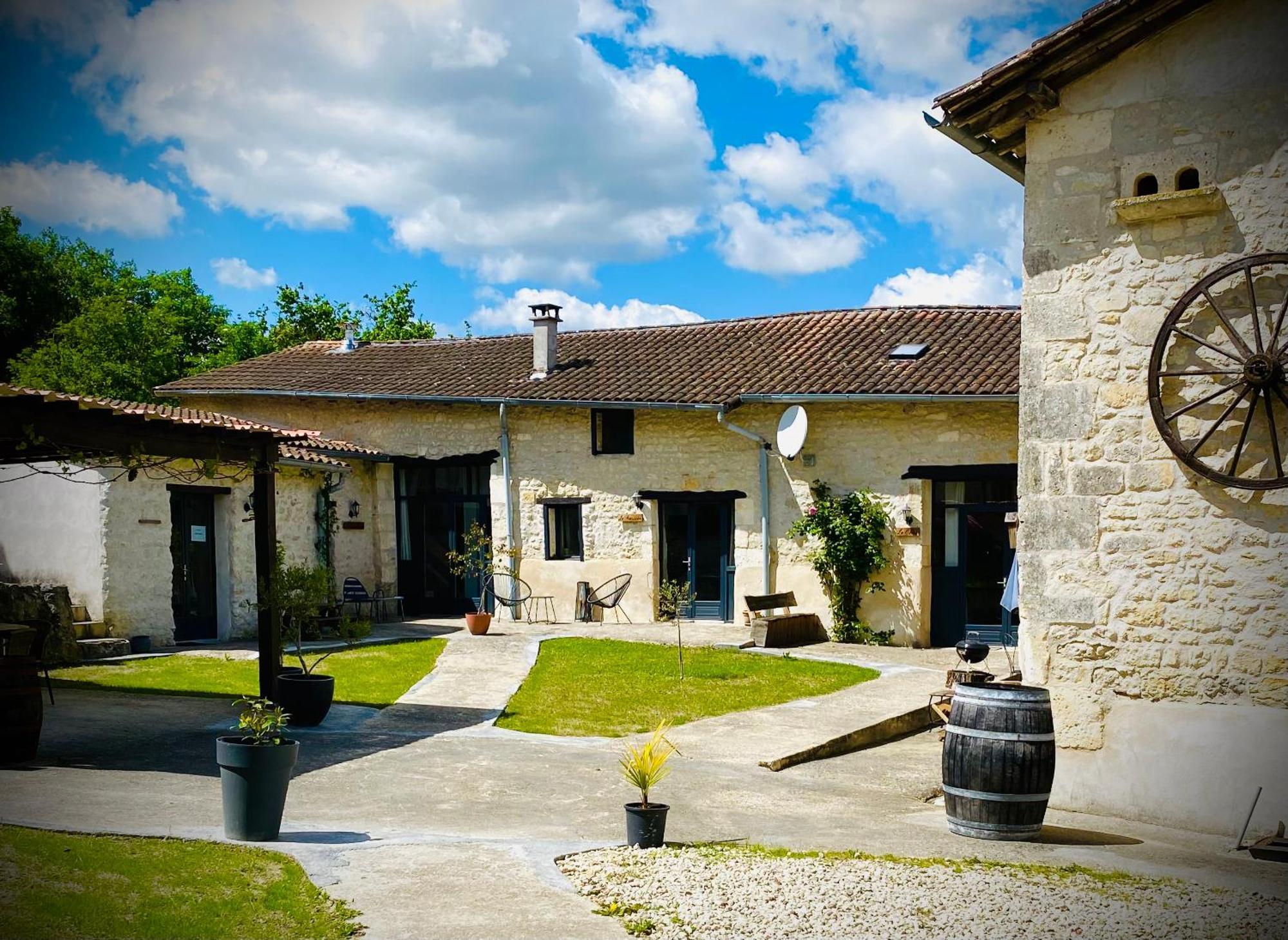 Metairie Des Gacheries Champagne-et-Fontaine Exterior foto